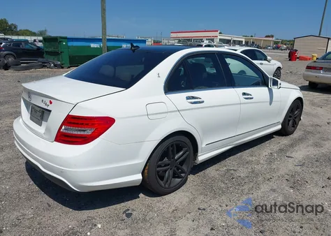 2013 Mercedes-Benz C 250 Luxury/Sport из США, поврежденный, VIN WDDGF4HB2DA805935